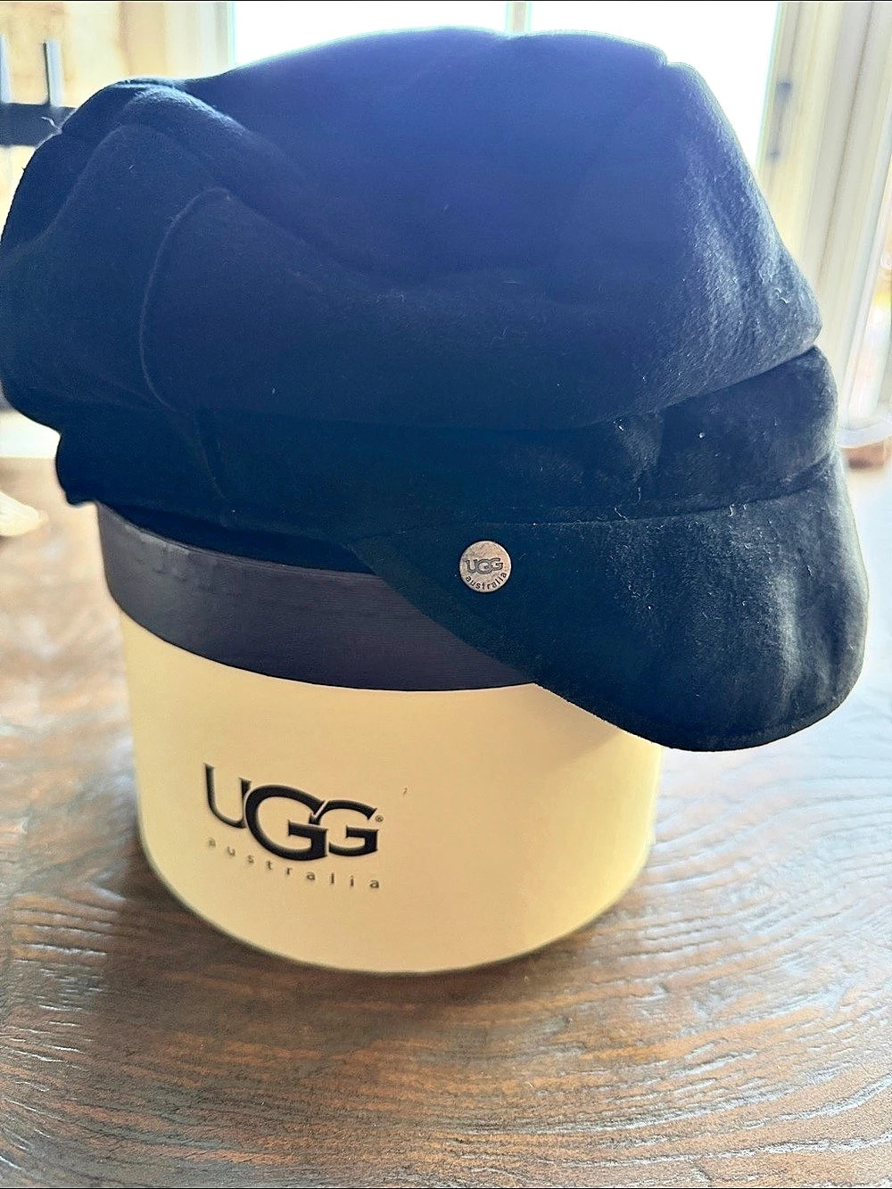 UGG City Visor Cap Black Sheepskin Newsboy Hat NWT
